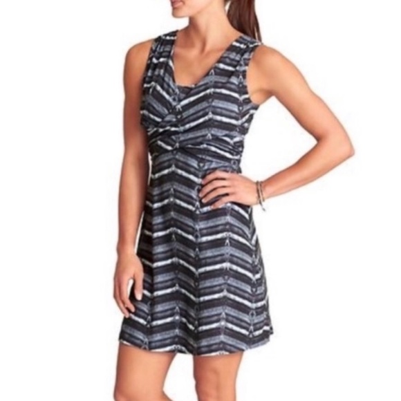 Athleta Dresses & Skirts - Athleta Adrianna Gray Criss Cross Front Athletic Dress Size M